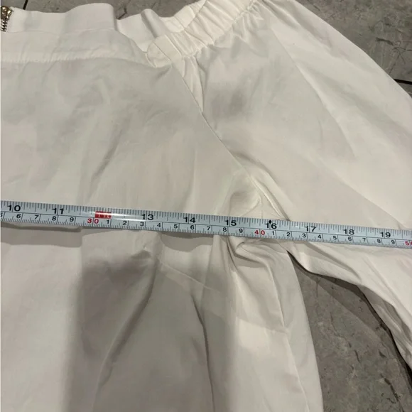 White House Black Market White Off-Shoulder Blouse - Picture 4 of 5